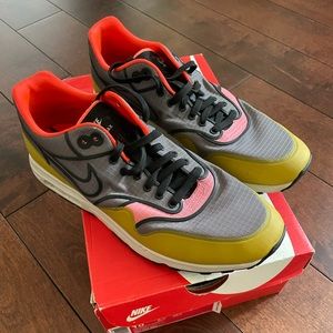Nike Air Max 1 Ultra 2.0 SI Women Sz 10 Grey Yellow Running Shoes